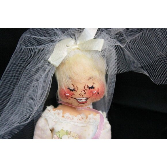 VTG 1983 Annalee Mobilitee Doll 9'' Bride White Lace Veil Flower Bendable Limbs - Picture 2 of 11